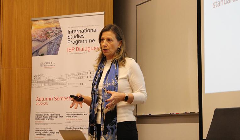 ISP Dialogues: Capitalism, Liberal Democracy, and Poverty: Why is the Gap between Poor and Rich Enlarging? - Fotografia de Francisca Guedes de Oliveira